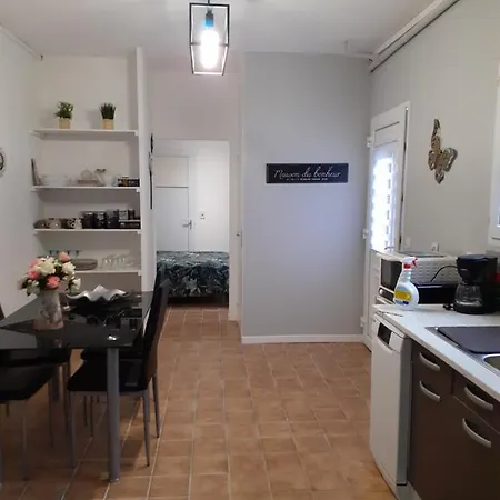 Apartment F1 Proche Mer *